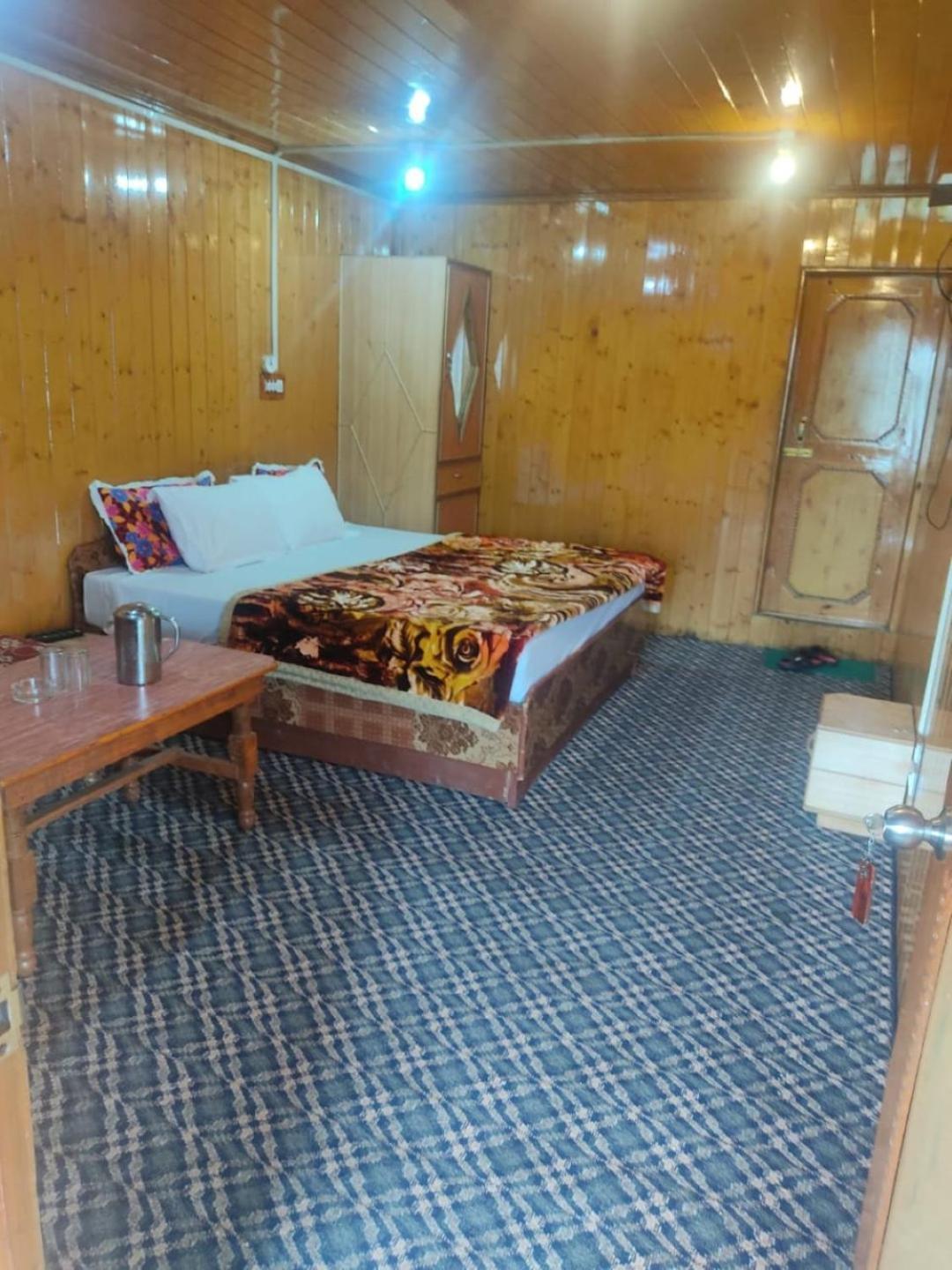 Roseland Cottage , Gulmarg Exterior photo