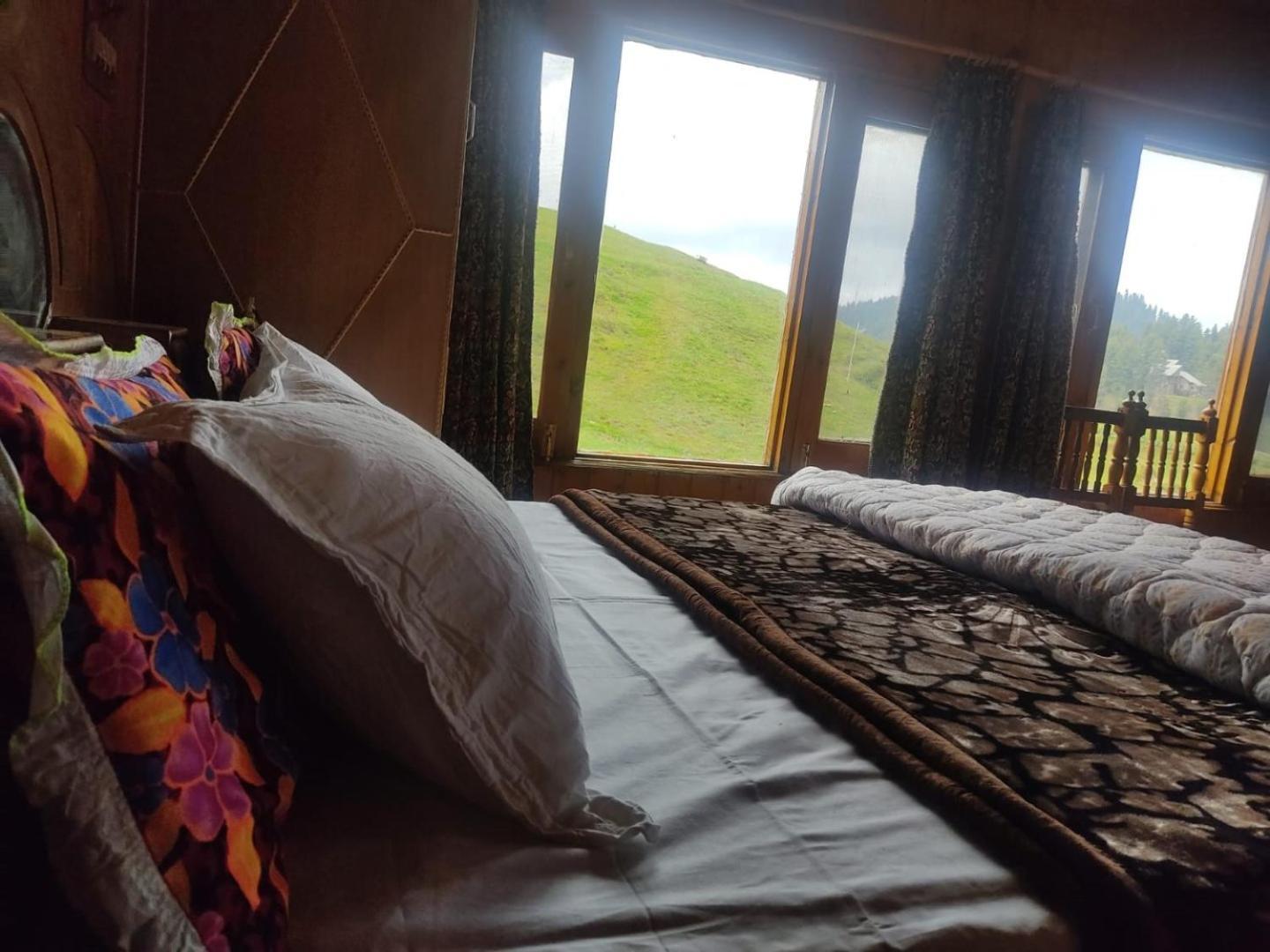 Roseland Cottage , Gulmarg Exterior photo