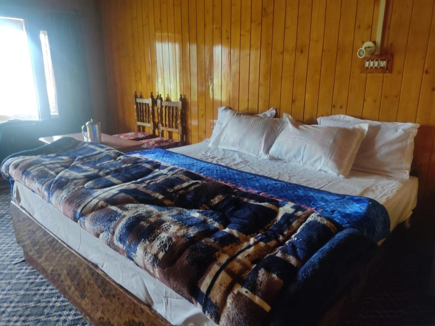 Roseland Cottage , Gulmarg Exterior photo